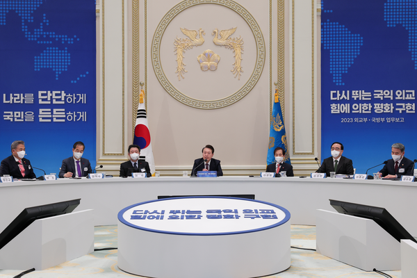 11일 윤석열 대통령이 오전 청와대 영빈관에서 2023년 외교부·국방부 신년업무보고 자리에서 발언 중이다. ⓒ뉴스1