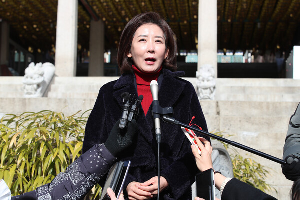 17일 오후 대구 동구 동화사를 찾은&nbsp;나경원 전 국민의힘 의원.&nbsp;ⓒ뉴스1