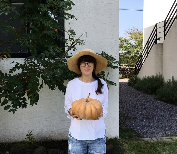 언젠가는 제주에서 레몬을 키우는 농부가 되어 레몬 농장에서 게스트를 맞이할 꿈을 꾸는 제주 이주 9년차 JiNi입니다.