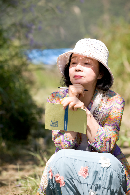 한국여성배우 최초로 석사 논문에 영화 유학까지.. 故 윤정희 배우는 누구보다 영화에 진심이었다