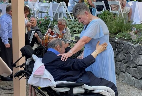 진과 스티븐의 결혼식 ⓒKGWNEWS Youtube 캡처