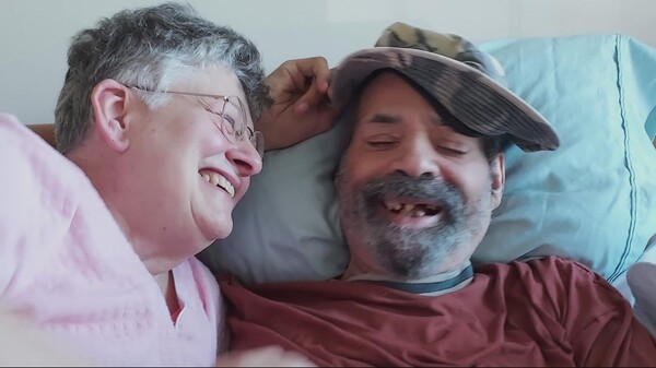 진과 스티븐 ⓒKGWNEWS Youtube 캡처