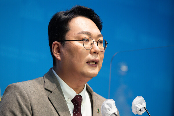 천하람 국민의힘 전남 순천갑 당협위원장이 3일 서울 여의도 국회 소통관에서 3·8 전당대회 당대표 출마를 선언하고 있다. 2023.2.3 ⓒ뉴스1