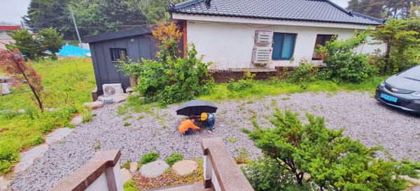 &nbsp;시골 집을 계약하던 날, 우산속의 아이들