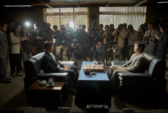 유아인이 바둑기사 이창호 역할을 맡은 넷플릭스 영화 '승부' 스틸컷.&nbsp;ⓒ넷플릭스