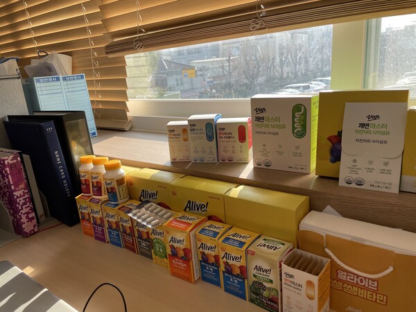 마케팅팀 이주호 과장의 자리.