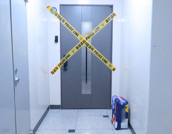 초등학생 5학년인 C군(12)이 사망한 인천시 남동구 논현동의 한 아파트 입구의 모습.&nbsp;ⓒ뉴스1