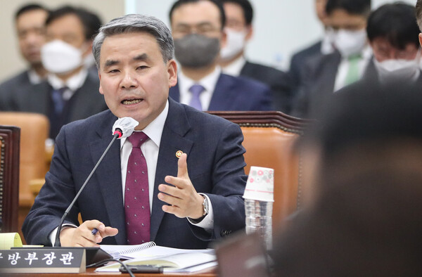 이종섭 국방부 장관이 17일 서울 여의도 국회에서 열린 국방위원회 전체회의에서 의원들의 질의에 답하고 있다. 2023.2.17 ⓒ뉴스1