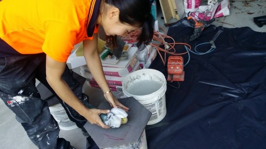 [인터뷰] 밥 먹듯 하던 일인데, 내가 왜 못해? '운동선수→타일공' 30대에 직업 전향한 이서희씨의 태도는 늘 같은 자리 맴도는 우리 직장인 가슴에 불을 확 지핀다