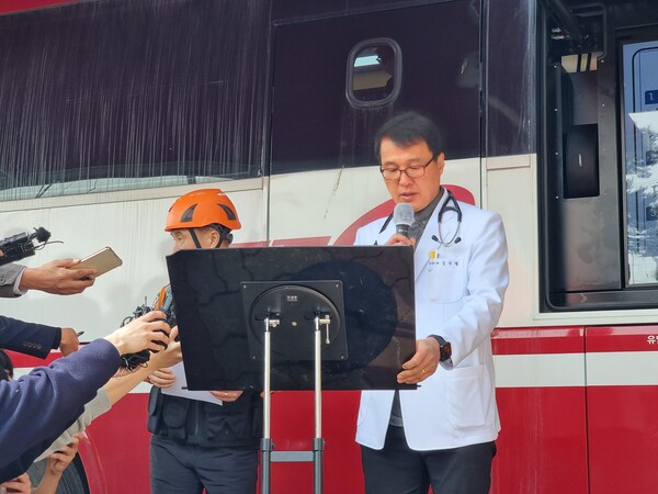 조석범 전북 순창의료원장은 8일 전북 순창군 구림면에서 언론 브리핑을 통해 "이날 오전 발생한 교통사고로 3명이 숨지고, 5명이 중상을, 12명이 경상을 입었다"며 "65~90세의 고령 환자가 많아 중상자가 많이 발생한 것으로 보인다"고 설명했다. (2023.3.8)&nbsp;ⓒ뉴스1