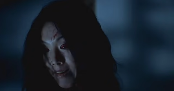 영화 '기담' 스틸컷. 엄마 귀신을 연기한 박지아. ⓒ(주)영화사 오원