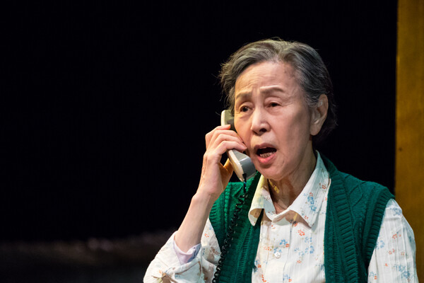 연극 무대 위의 손숙.&nbsp;ⓒ뉴스1