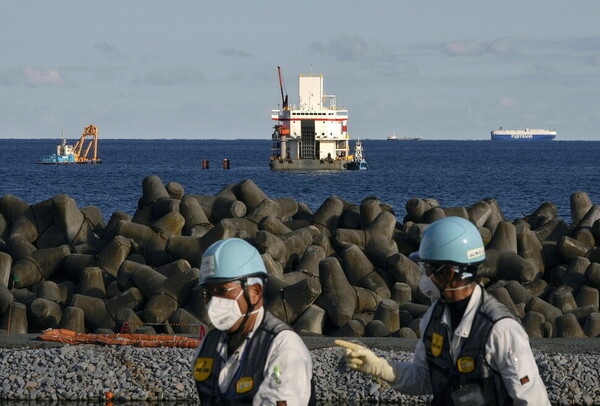 지난해 12월 후쿠시마 제1원전 인근 해저터널 현장의 모습. 도쿄전력은 방사성 물질 정화처리장치로 처리된 물을 원전에서 1㎞ 밖으로 내보내기 위한 터널 공사를 8할 이상 마쳤으며 6월 이후 방류를 예고하고 있다. ⓒEPA 연합뉴스