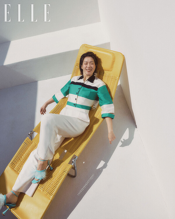 '현남이의 휴가' 컨셉으로 찍은 배우 염혜란의 화보.&nbsp;ⓒ엘르