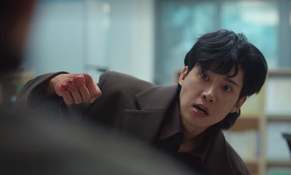 딸 예솔이와 눈이 마주치는 장면 ⓒ넷플릭스