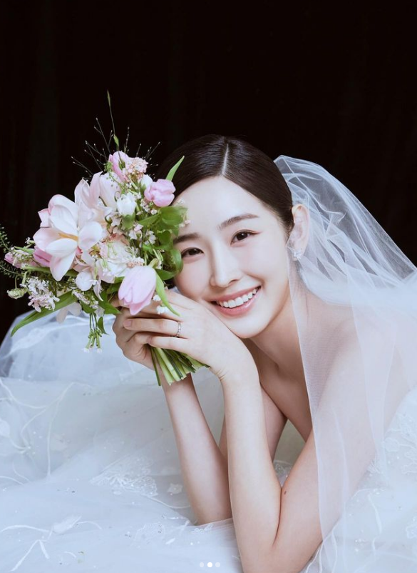 박지현이 공개한 웨딩 사진. ⓒ박지현 인스타그램