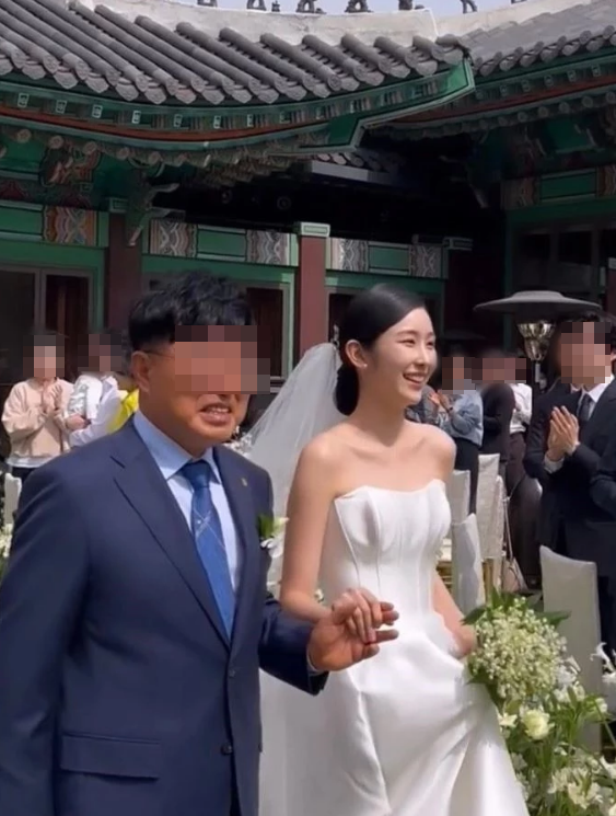 박지현의 결혼식 장면. ⓒ온라인 커뮤니티