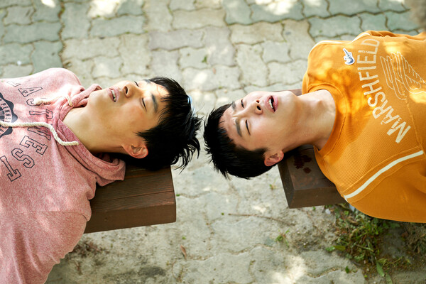 농구가 끝나도 인생은 계속돼 안재홍이 18살 선수들에 건넨 말은 우리 모두 두고두고 곱씹을 만한 듬직한 위로다(영화 '리바운드')