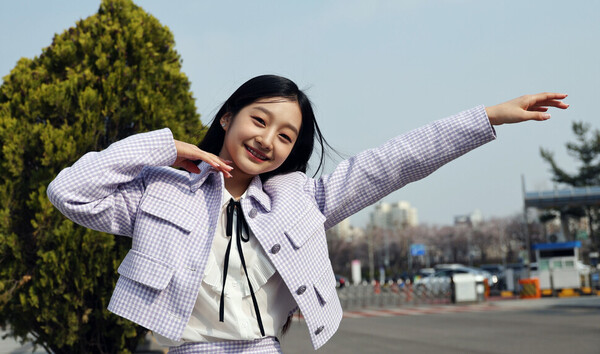 피겨스케이팅 신지아가 28일 오후 서울 양천구 목동종합운동장 실내아이스링크 들머리에서 '한겨레'와 인터뷰 하기 전 포즈를 취하고 있다.&nbsp;ⓒ한겨레 김혜윤 기자 제공