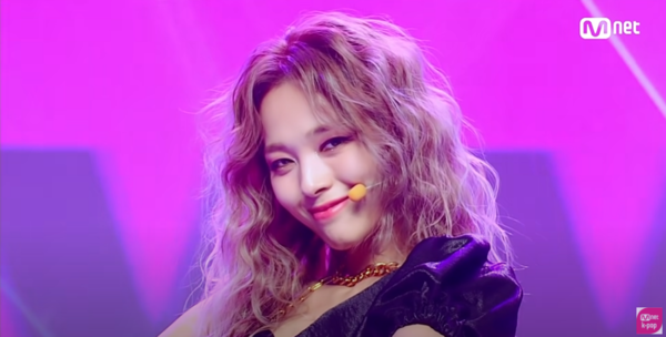 '엄마는 아이돌'을 통해 다시 무대에 선 선예가 '우아힙'을 부르는 장면.&nbsp; ⓒMnet