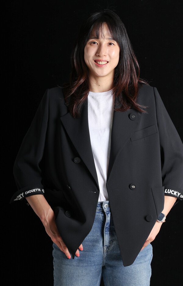 우리은행 김단비가 3일 서울 마포구 한겨레 사옥 스튜디오에서 포즈를 취하고 있다. ⓒ김정효 기자 hyopd@hani.co.kr