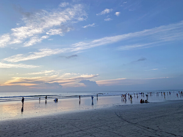 인도네시아 발리 꾸따 해변의 해질녘