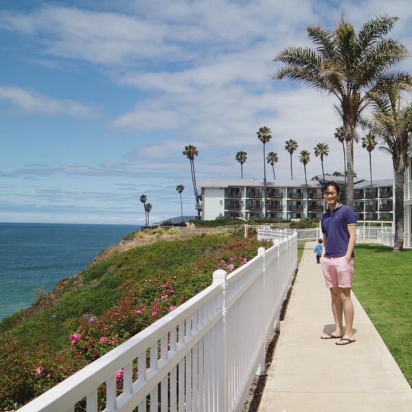 여행작가 원디: 미국 공군 애널리스트 출신으로 이라크 파병을 통해 여러 차례 테러를 경험하면서 숨 쉬고 있는 현재(present)에 가치를 둔 여행을 기록한다. 계획된 여행도 좋아하지만, ‘일단 오늘 어디든 떠나자’ 하는 갑작스러운 여행도, ‘돌아오는 날짜는 일단 가서 고민해보자’하는 기약 없이 떠나는 여행도 좋다. 그저 여행 그 자체가 주는 설렘이 좋다. (dladnjsejr@gmail.com)