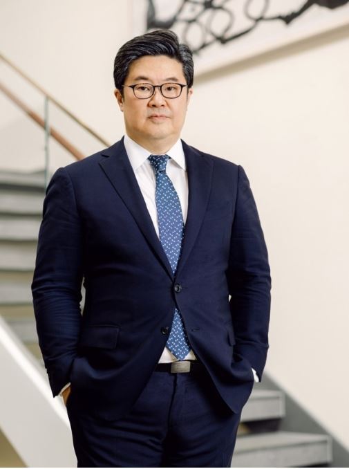 재산이.... 김병주 MBK파트너스 회장이 이재용 삼성전자 회장을 누르고 '한국 50대 자산가 순위' 1위를 찍었다