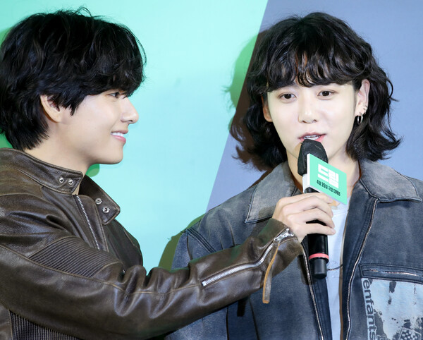 방탄소년단 뷔와 정국의 모습 뉴스1