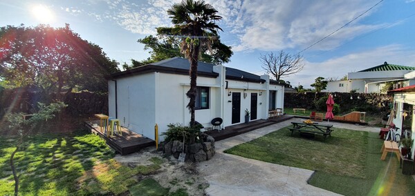 사진으로 기억을 담는 제주 에어비앤비 호스트의 이야기