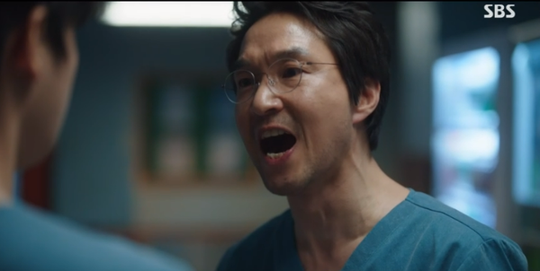 꼰대질 하는 건 똑같다 막내 의사 장동화의 급발진에 뒷목 잡던 김사부가 역대급 사이다 발언을 날렸다(낭만닥터 김사부3)