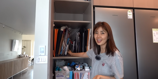 그릇 정리대? 쇼핑백 정리대!&nbsp;ⓒ유튜브 채널 '신애라이프'