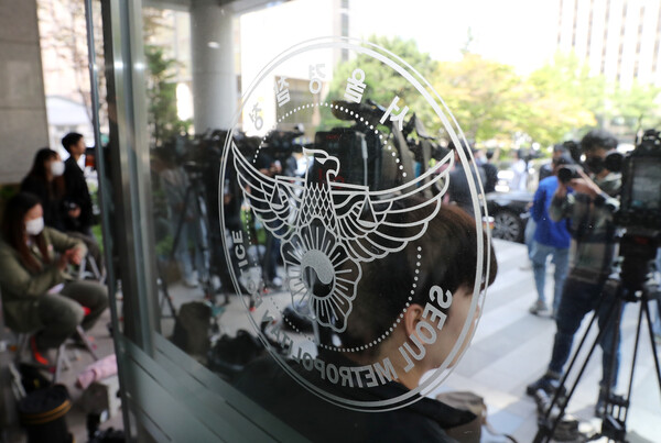 취재진 많다는 이유로 조사 거부하고 귀가한 유아인이 드디어 '2차 소환 조사'에 출석했고, 취재진에게 한 마디 말을 남겼다