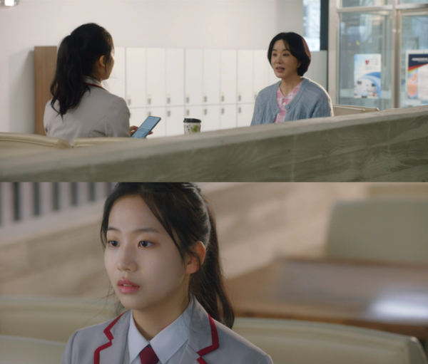 아빠의 아내를 만난 고등학생 은서. ⓒJTBC