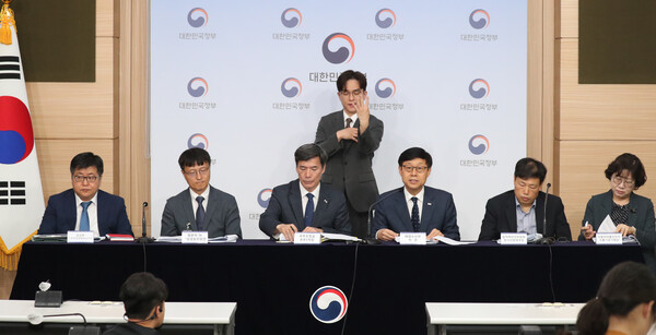 송상근 해양수산부 차관이 15일 오전 서울 종로구 정부서울청사별관에서 열린 후쿠시마 오염수 방류 관련 일일 브리핑에서 주요상황을 설명하고 있다. 2023.6.15ⓒ뉴스1