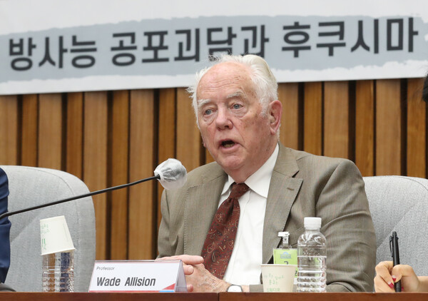 웨이드 앨리슨 옥스포드대 명예교수가 19일 오후 서울 여의도 국회에서 국민의힘 '우리바다 지키기 검증 TF' 주최로 열린 초청간담회에서 '방사능 공포괴담과 후쿠시마'를 주제로 특강을 하고 있다. 2023.5.19ⓒ뉴스1