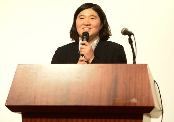 장미란 재단에서 이사장직을 맡고 있는 장미란이 2014년 12월 20일 오후 서울 63컨벤션센터에서 열린 2014 송년의 밤 '장미들의 이야기'에 참석해 인사말을 하고 있다.&nbsp;ⓒ뉴스1&nbsp;