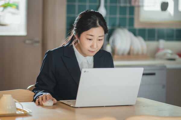 '잔혹한 인턴' 스틸컷. ⓒ티빙