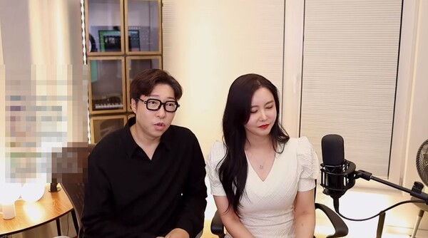 라이브 방송에서 이혼을 발표한 두 사람.&nbsp;ⓒ유튜브 채널 ‘대도서관TV’