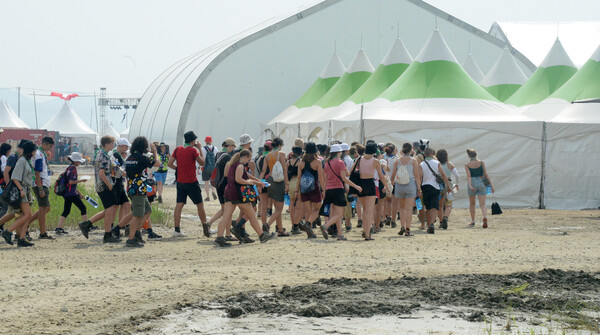 2023 새만금 세계스카우트 잼버리 개막일인 1일 전북 부안군 잼버리 야영장에서 대회 참가 대원들이 야영 준비를 하고 있다. 2023.8.1©뉴스1