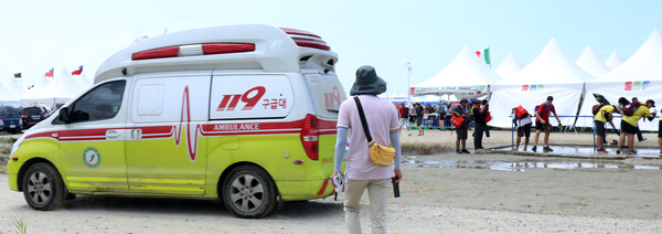 4일 전북 부안군 세계스카우트잼버리 텔타구역에서 구급차량이 이동하고 있다. (2023.8.4) ⓒ뉴스1