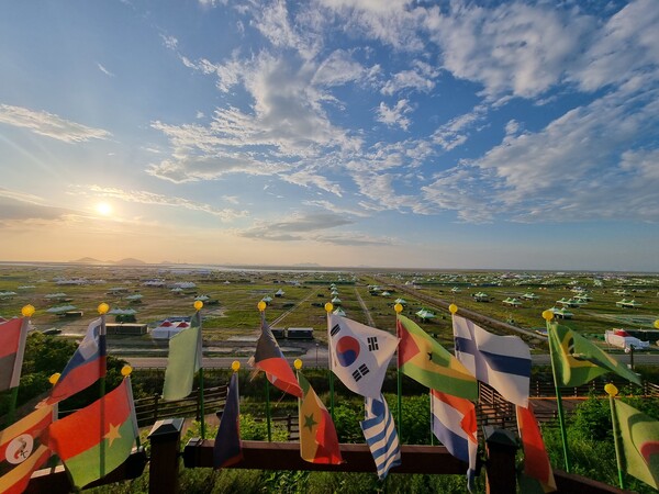 8일 오후 전북 부안군 잼버리 공원에서 바라본 잼버리 영지가 텅 비어있다. 잼버리 참가자 3만7000여명은 태풍 카눈의 북상에 따라 이날 오전 9시부터 서울과 경기 등 각지로 비상대피했다. 예정보다 5일 빠른 퇴영이다. 2023.8.8ⓒ뉴스1