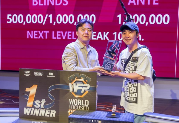 &nbsp;2023 WFP 'SYNDROME 6'에서 우승한 홍진호 모습(우) ⓒ홍진호 인스타그램&nbsp;&nbsp;