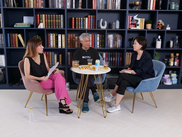 마곡 스튜디오에서 인터뷰 중인 김효정 평론가, 박호산 배우, 김정영 배우 ⓒ허프포스트코리아
