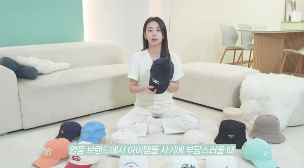 영상 '모자 러버가 고르고 고르다가 딱 13개만 가져와 봄' 캡처. ⓒ안소희 유튜브