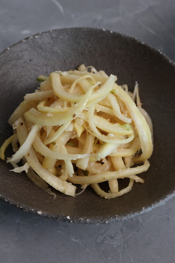 명절 나물 도라지볶음. ⓒ정종철 제공/한겨레