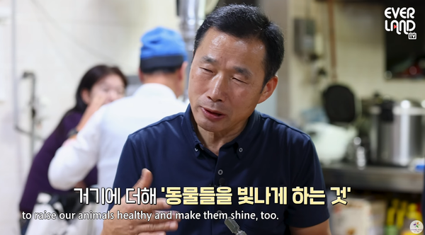 18일 에버랜드 유튜브 채널에 올라온 '판다월드 강바오&송바오 퇴근하고 뭐하세요?' 영상 장면&nbsp;ⓒ&nbsp;에버랜드 - EVERLAND