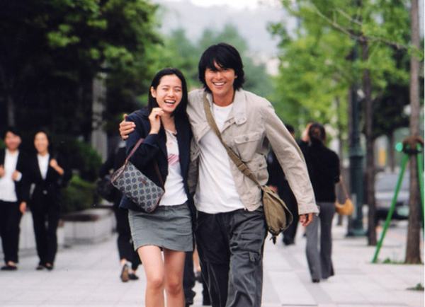 (영화 '내 머리 속의 지우개' 한 장면) 신체적 정신적 유대감만으로 '옥시토신' 쑥쑥. ⓒCJ엔터테인먼트