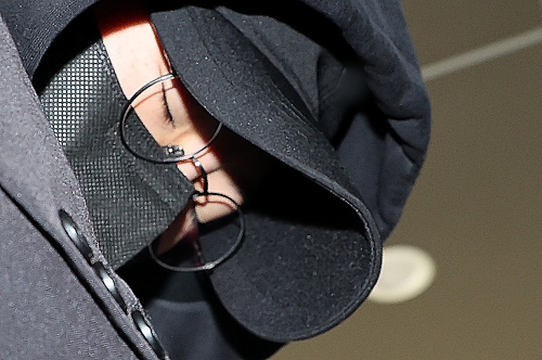 남현희 전 펜싱 국가대표 재혼 상대로 알려진 뒤 사기 의혹을 받는 전청조 씨가 3일 오후 서울 송파구 서울동부지방법원에서 열린 구속 전 피의자 심문(영장실질심사)에 출석하고 있다. (2023.11.3) ⓒ뉴스1