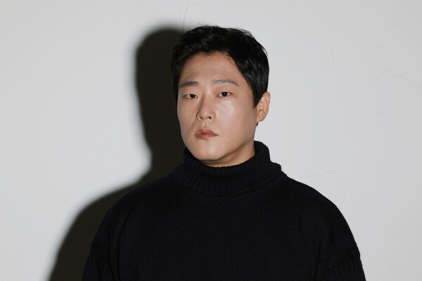 임성재는 단 한 장면 나오는 인물도 서사가 느껴지게 연기하며 작품의 완성도를 높인다. 지난달 24일 한겨레신문사를 찾은 그는 “꾸준하게 좋은 기량을 유지하는 배우가 되고 싶다”고 했다. ⓒ김혜윤 기자 unique@hani.co.kr/한겨레